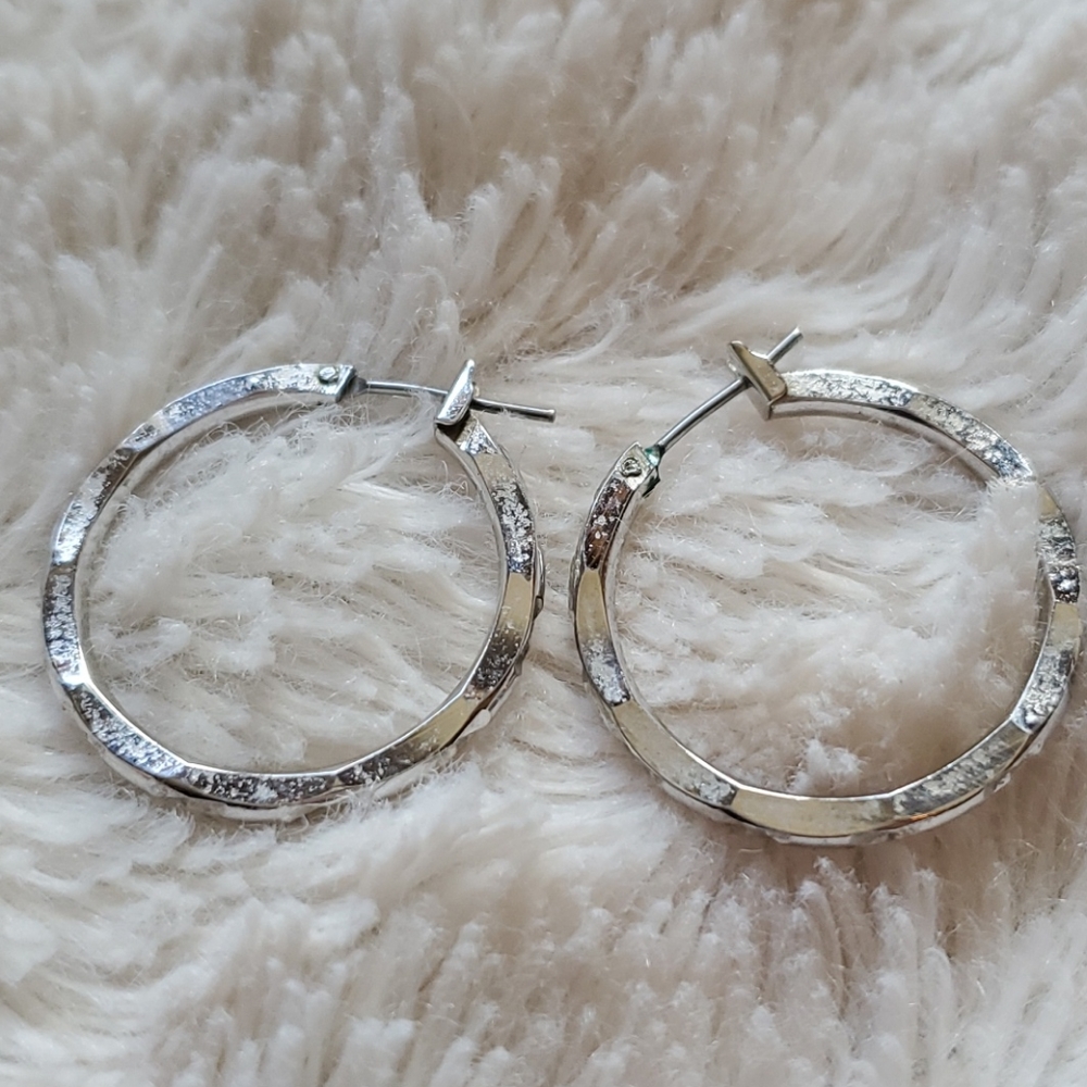 Textured mini hoop earrings